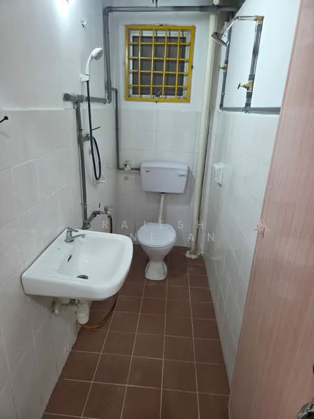 Rumah Flat untuk Disewa di Orchid Court - Rajesh Kanesan - Bathroom - PropertyGuru.com.my