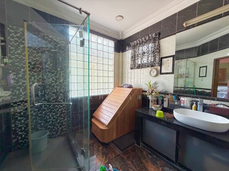 Bungalow for Sale in Seksyen 8 (Kota Damansara) - Izzah Alias - PropertyGuru.com.my