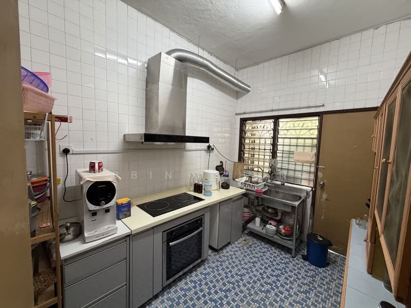 2-storey Terraced House for Sale in Taman Salak Selatan (Salak South) - Robin Tchong - Kitchen - PropertyGuru.com.my