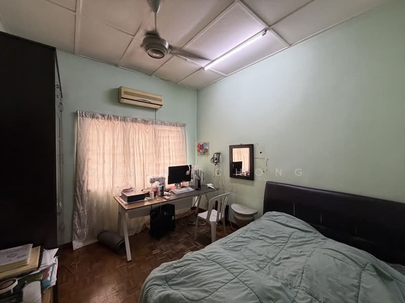 2-storey Terraced House for Sale in Taman Salak Selatan (Salak South) - Robin Tchong - Bedroom - PropertyGuru.com.my