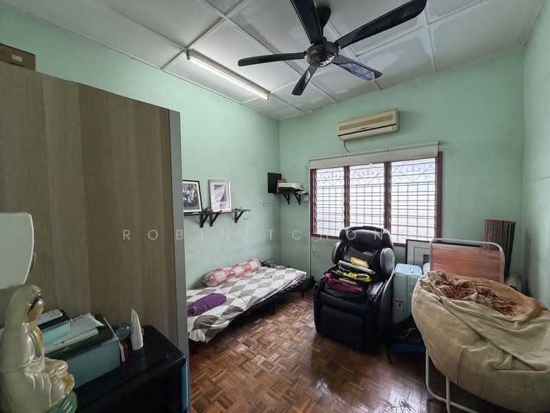 2-storey Terraced House for Sale in Taman Salak Selatan (Salak South) - Robin Tchong - Bedroom - PropertyGuru.com.my