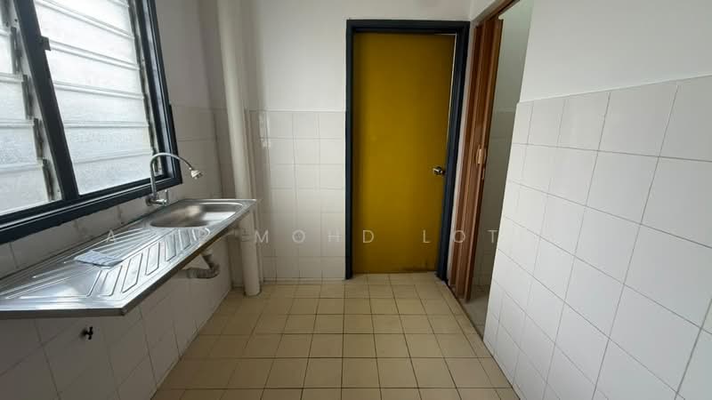 Flat for Sale at Bandar Tasik Selatan (Low Cost) - Atie Mohd Lotfie - Kitchen - PropertyGuru.com.my