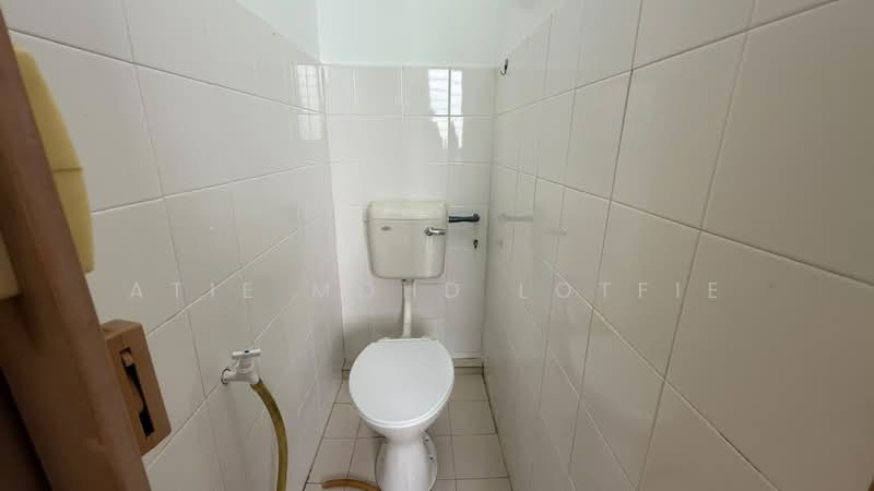 Flat for Sale at Bandar Tasik Selatan (Low Cost) - Atie Mohd Lotfie - Bathroom - PropertyGuru.com.my