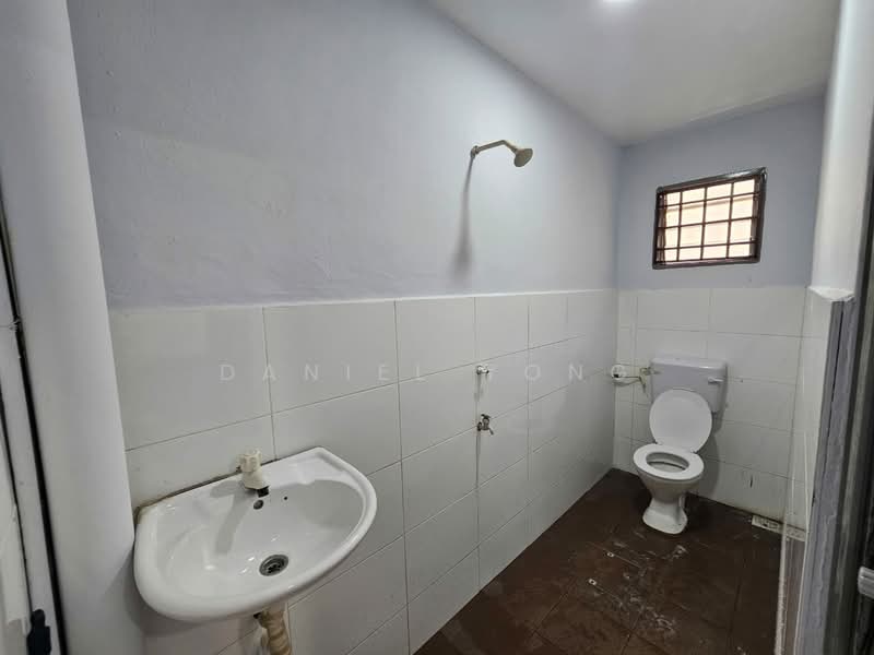 2-storey Terraced House for Sale in Taman Kota Masai (Pasir Gudang) - Daniel Yong - Bathroom - PropertyGuru.com.my