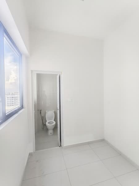Condominium for Sale at Kings Bay @ Country Garden Danga Bay - Neilson Tan - Bathroom - PropertyGuru.com.my
