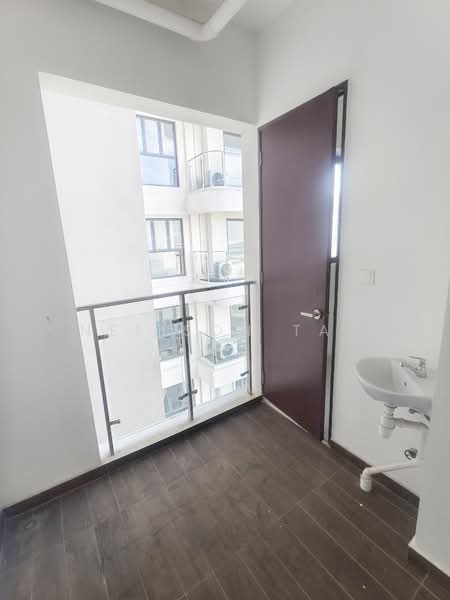 Condominium for Sale at Kings Bay @ Country Garden Danga Bay - Neilson Tan - Balcony - PropertyGuru.com.my