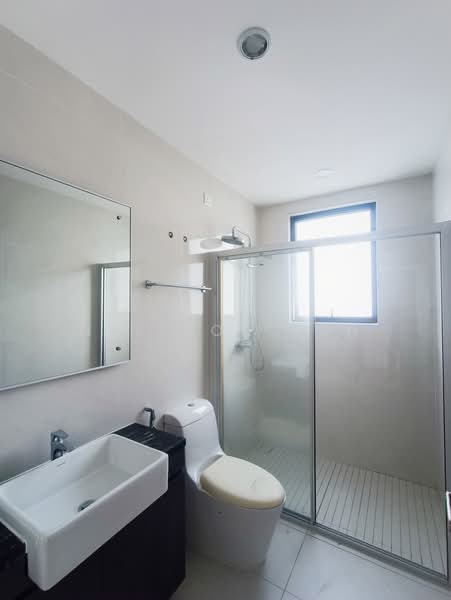 Condominium for Sale at Kings Bay @ Country Garden Danga Bay - Neilson Tan - Bathroom - PropertyGuru.com.my