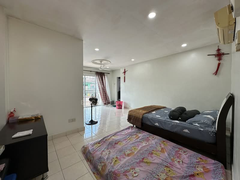 Semi-Detached House for Sale in Bandar Putra Permai (Seri Kembangan) - Echo Ng - Bedroom - PropertyGuru.com.my