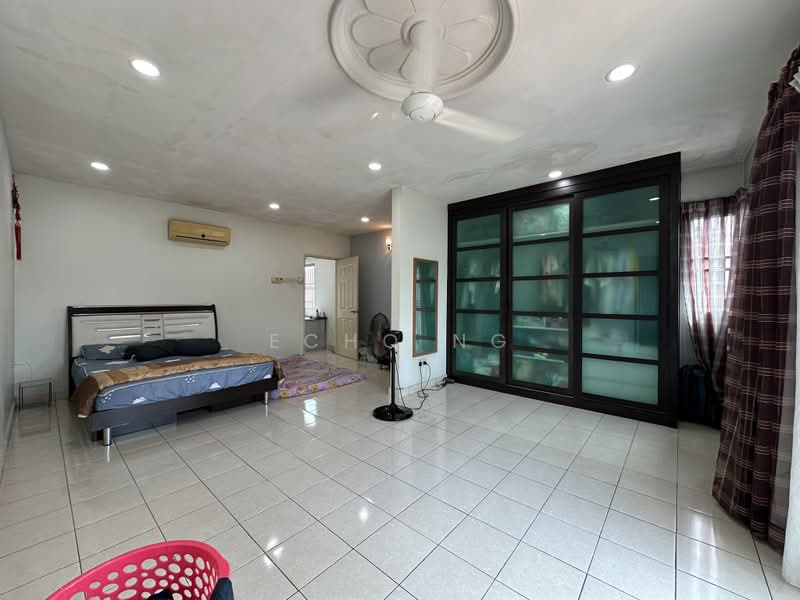 Semi-Detached House for Sale in Bandar Putra Permai (Seri Kembangan) - Echo Ng - Bedroom - PropertyGuru.com.my