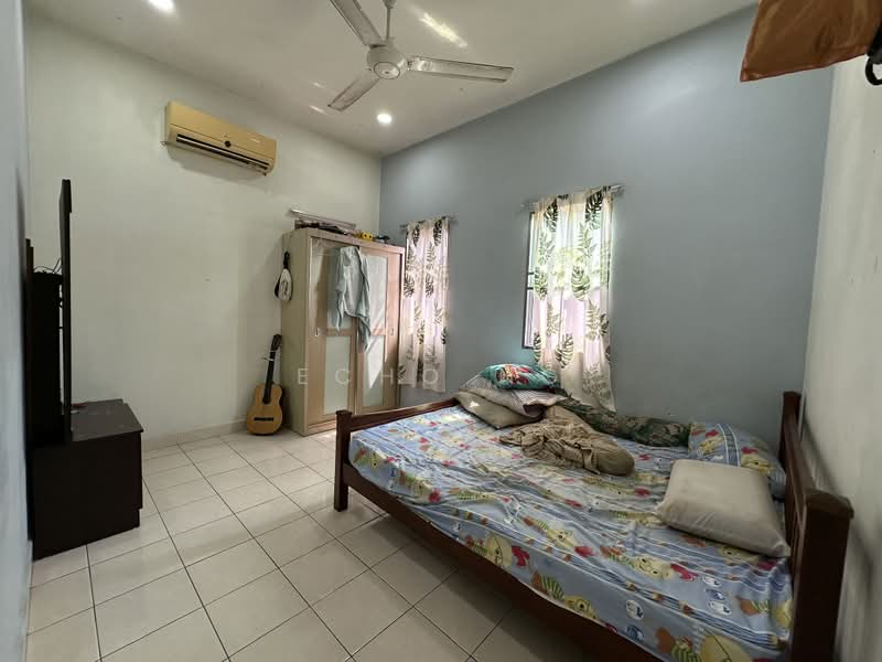 Semi-Detached House for Sale in Bandar Putra Permai (Seri Kembangan) - Echo Ng - Bedroom - PropertyGuru.com.my