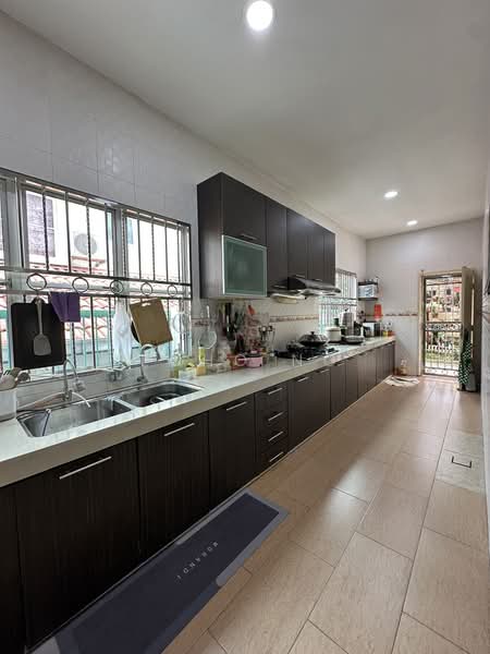 Semi-Detached House for Sale in Bandar Putra Permai (Seri Kembangan) - Echo Ng - Kitchen - PropertyGuru.com.my