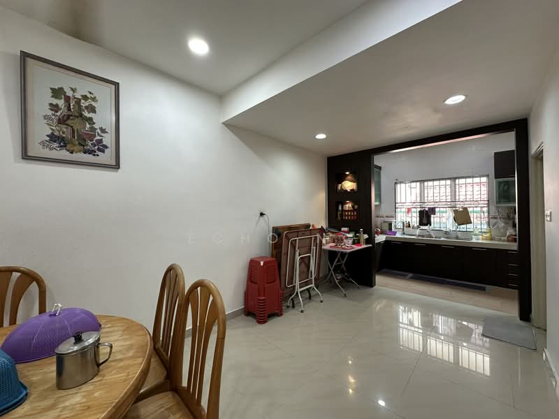 Semi-Detached House for Sale in Bandar Putra Permai (Seri Kembangan) - Echo Ng - Dining Room - PropertyGuru.com.my