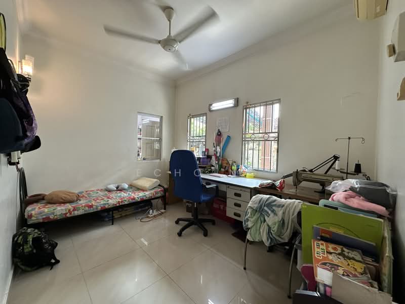 Semi-Detached House for Sale in Bandar Putra Permai (Seri Kembangan) - Echo Ng - Bedroom - PropertyGuru.com.my