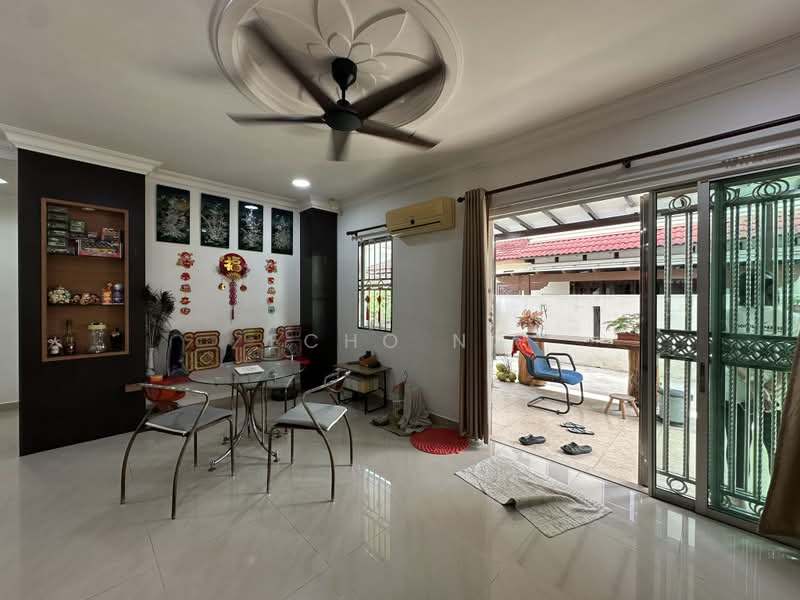 Semi-Detached House for Sale in Bandar Putra Permai (Seri Kembangan) - Echo Ng - Living Room - PropertyGuru.com.my
