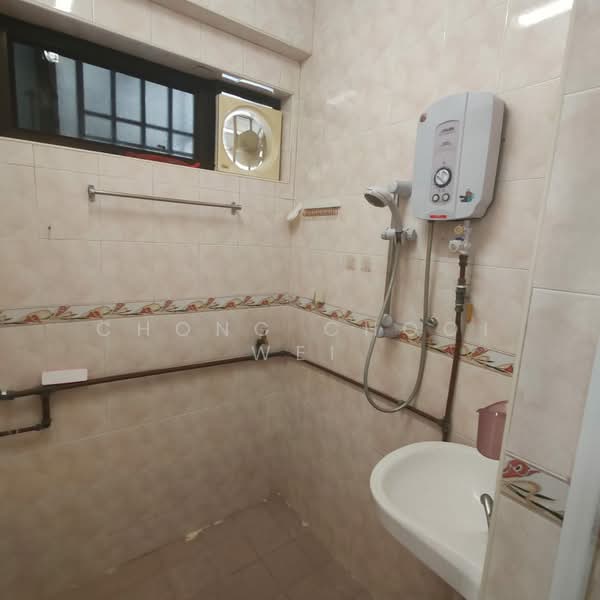 Pangsapuri untuk Disewa di Desa Permata Pearl Block 9 - Chong Chooi Wei - Bathroom - PropertyGuru.com.my