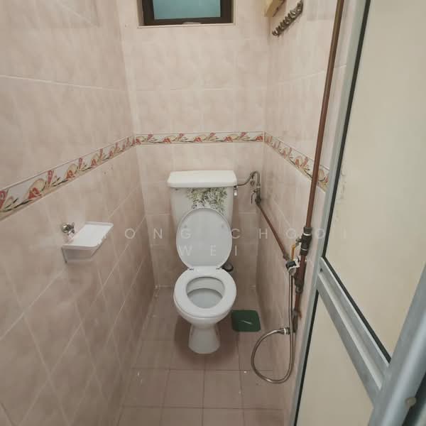 Pangsapuri untuk Disewa di Desa Permata Pearl Block 9 - Chong Chooi Wei - Bathroom - PropertyGuru.com.my