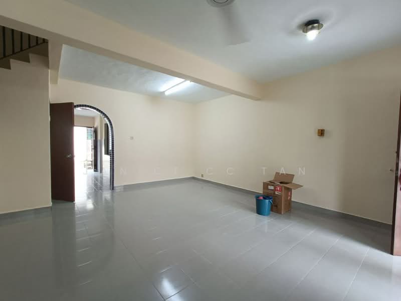 Terraced House for Sale in Usj 2 (Subang Jaya) - Janice CC Tan - Living Room - PropertyGuru.com.my