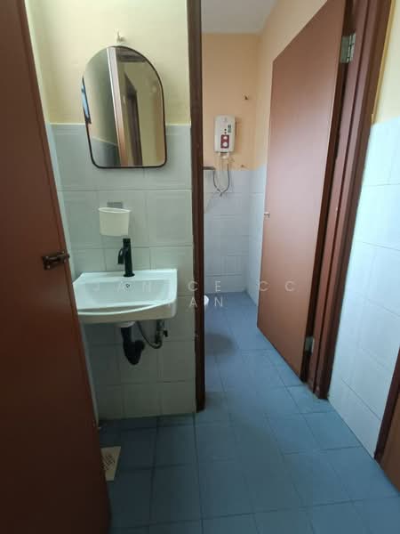 Terraced House for Sale in Usj 2 (Subang Jaya) - Janice CC Tan - Bathroom - PropertyGuru.com.my