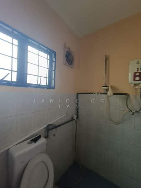 Terraced House for Sale in Usj 2 (Subang Jaya) - Janice CC Tan - Bathroom - PropertyGuru.com.my