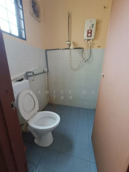 Terraced House for Sale in Usj 2 (Subang Jaya) - Janice CC Tan - Bathroom - PropertyGuru.com.my
