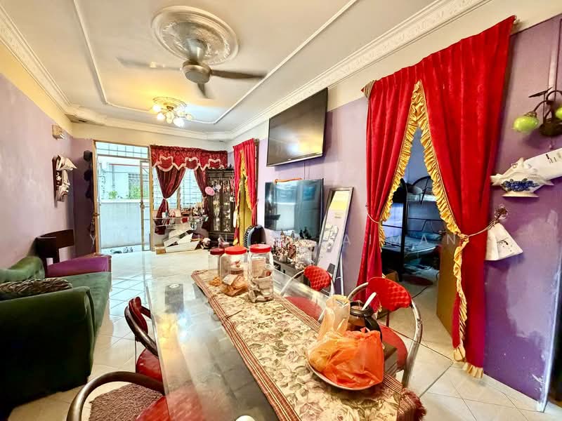 Pangsapuri untuk Dijual di Mentari Court - Yasmin Sulaiman - Living Room - PropertyGuru.com.my
