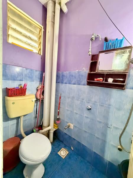 Pangsapuri untuk Dijual di Mentari Court - Yasmin Sulaiman - Bathroom - PropertyGuru.com.my