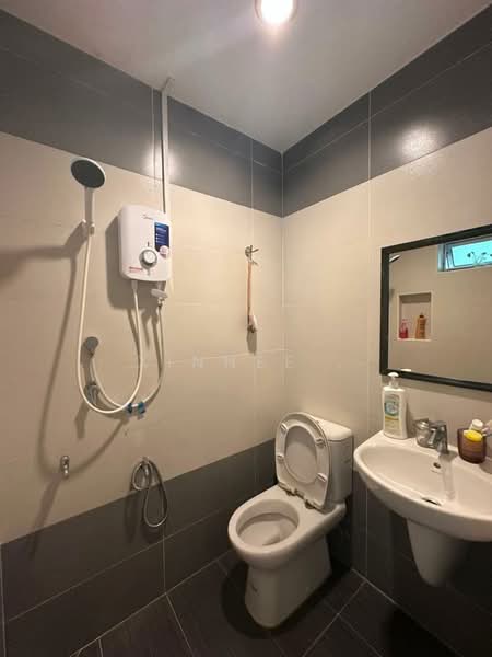 Rumah Teres 2 Tingkat untuk Disewa di Bayan Lepas (Penang) - Xinnee . - Bathroom - PropertyGuru.com.my