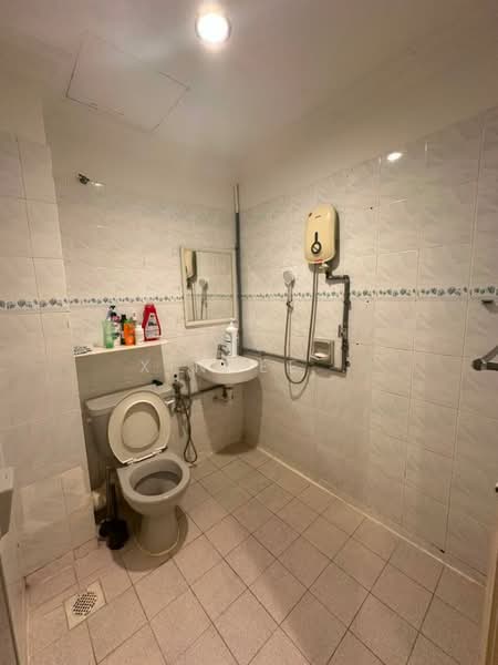 Rumah Teres 2 Tingkat untuk Disewa di Bayan Lepas (Penang) - Xinnee . - Bathroom - PropertyGuru.com.my