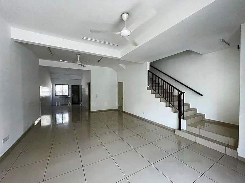 2-storey Terraced House for Sale in Bandar Rimbayu (Telok Panglima Garang) - Hazwan Hilmi - Living Room - PropertyGuru.com.my