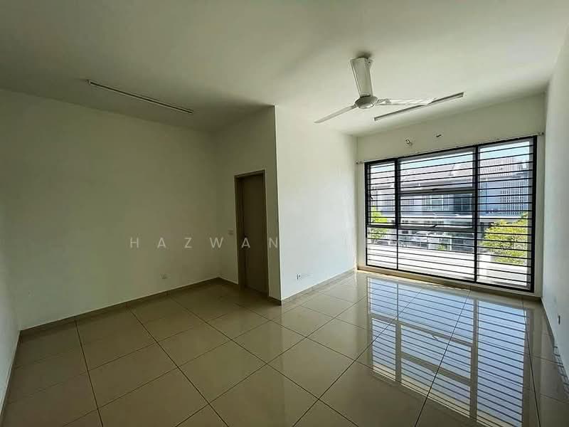 2-storey Terraced House for Sale in Bandar Rimbayu (Telok Panglima Garang) - Hazwan Hilmi - Living Room - PropertyGuru.com.my