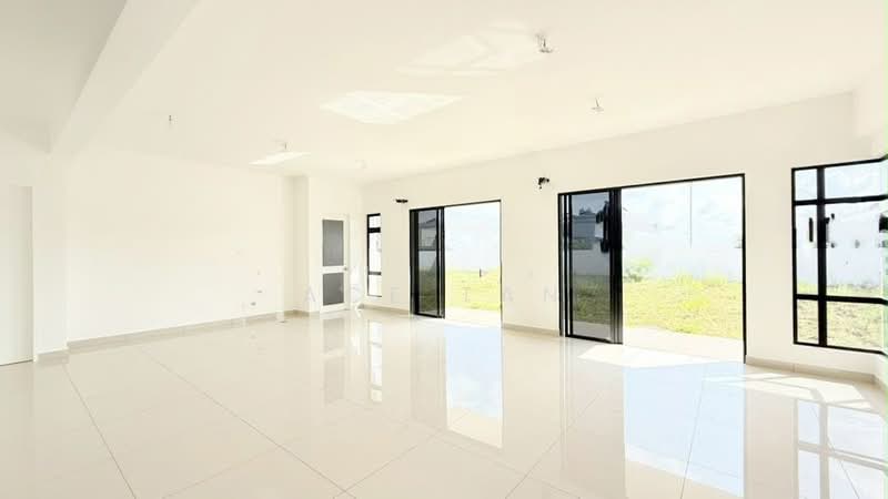 Rumah Berkembar untuk Dijual di Setia Tropika (Johor Bahru) - Ace Tan - Living Room - PropertyGuru.com.my