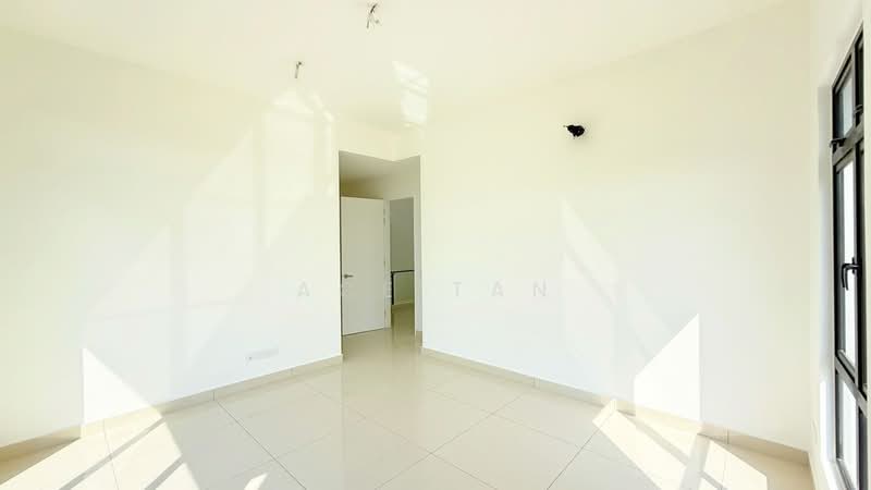 Rumah Berkembar untuk Dijual di Setia Tropika (Johor Bahru) - Ace Tan - Bedroom - PropertyGuru.com.my