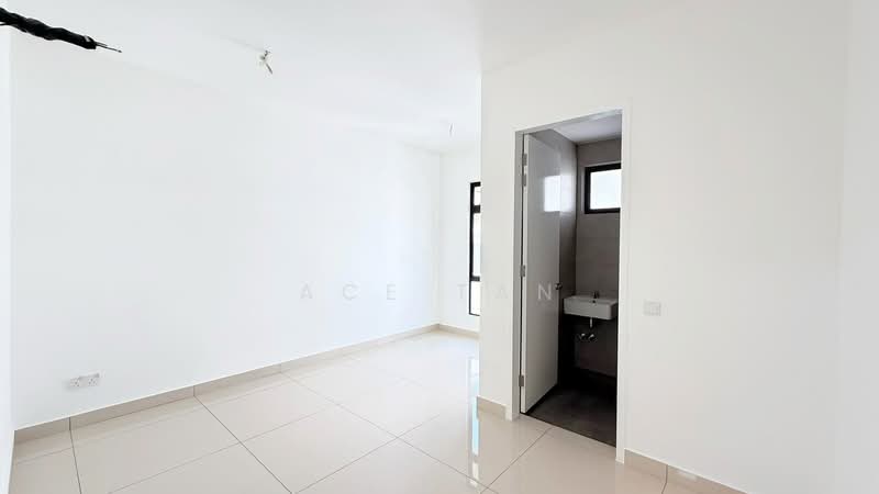 Rumah Berkembar untuk Dijual di Setia Tropika (Johor Bahru) - Ace Tan - Bedroom - PropertyGuru.com.my