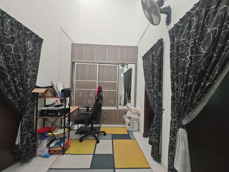 Rumah Teres 2 Tingkat untuk Dijual di Senai (Johor) - Rahizan Bin Abd Rahim - Study - PropertyGuru.com.my
