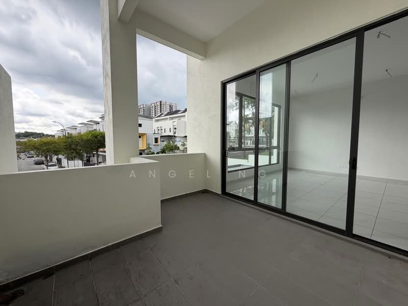 Rumah Berkembar untuk Dijual di Bandar Sungai Long (Selangor) - Angel Ng - Balcony - PropertyGuru.com.my