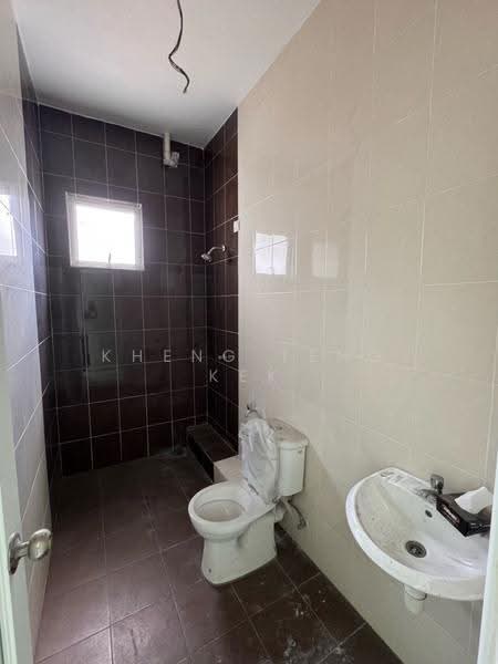 Rumah Teres 3-Tingkat untuk Dijual di Sungai Puyu (Butterworth) - Kheng Teng Kek - Bathroom - PropertyGuru.com.my