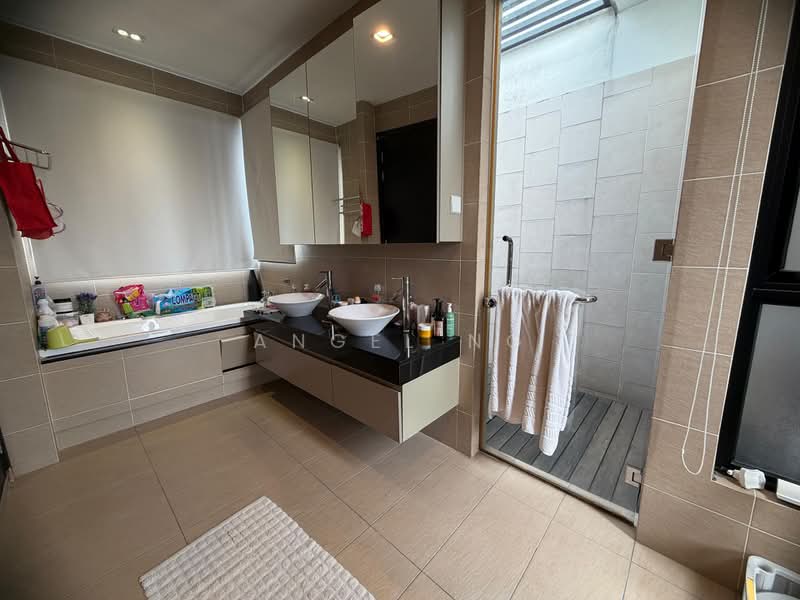 Rumah Berkembar untuk Dijual di Bandar Sungai Long (Selangor) - Angel Ng - Bathroom - PropertyGuru.com.my