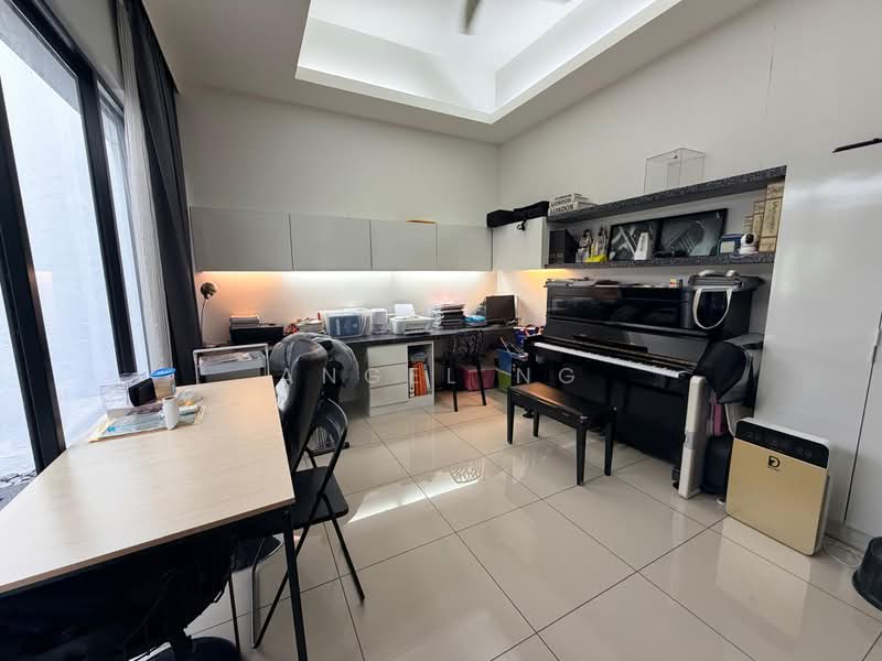 Rumah Berkembar untuk Dijual di Bandar Sungai Long (Selangor) - Angel Ng - Study - PropertyGuru.com.my
