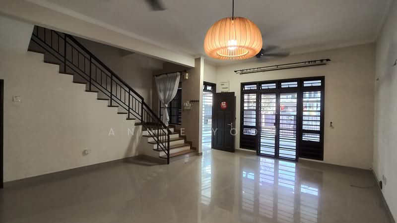 2-storey Terraced House for Sale in Bandar Kinrara Seksyen 5 (Bandar Kinrara) - Annie Yoon - Living Room - PropertyGuru.com.my