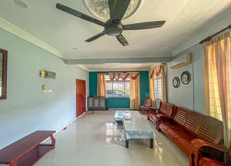 Bungalow for Sale in Taman Dato Haji Abdul Samad (Port Dickson) - Azrul Othman - Living Room - PropertyGuru.com.my