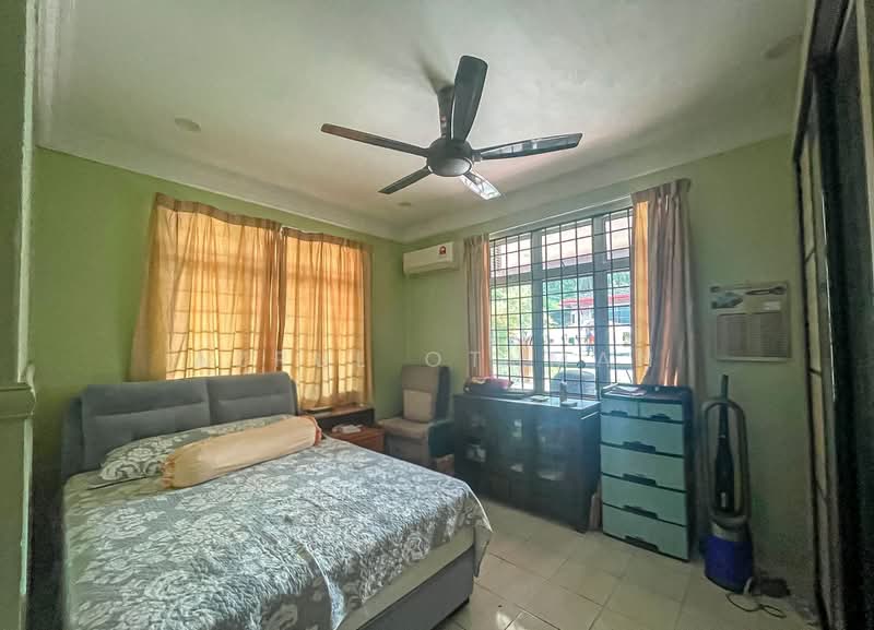 Bungalow for Sale in Taman Dato Haji Abdul Samad (Port Dickson) - Azrul Othman - Bedroom - PropertyGuru.com.my