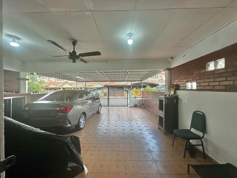 Rumah Teres 2 Tingkat untuk Dijual di Taman Pelangi Semenyih (Semenyih) - Zamshary Budin - Car Park - PropertyGuru.com.my