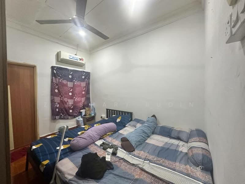 Rumah Teres 2 Tingkat untuk Dijual di Taman Pelangi Semenyih (Semenyih) - Zamshary Budin - Bedroom - PropertyGuru.com.my