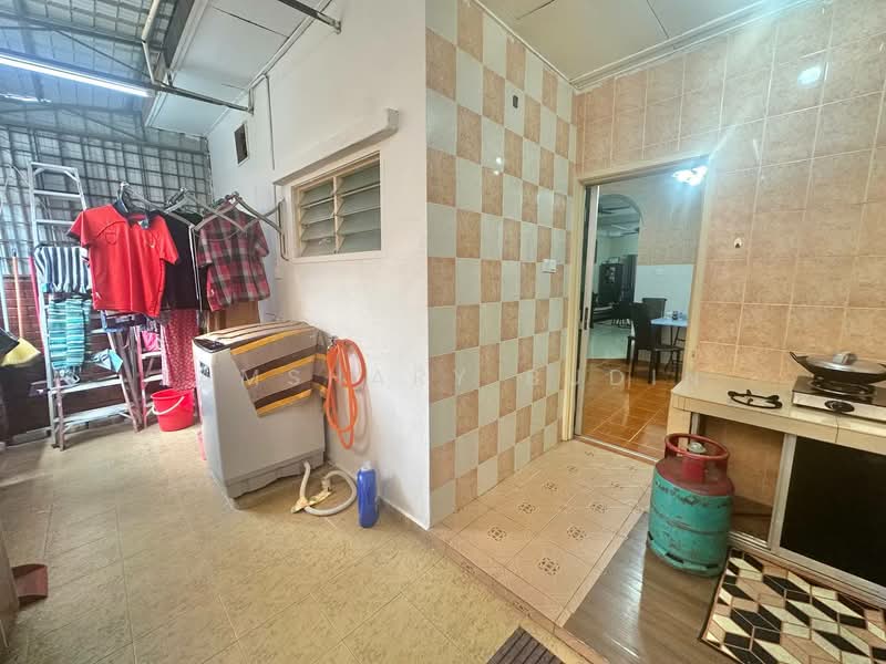 Rumah Teres 2 Tingkat untuk Dijual di Taman Pelangi Semenyih (Semenyih) - Zamshary Budin - Kitchen - PropertyGuru.com.my