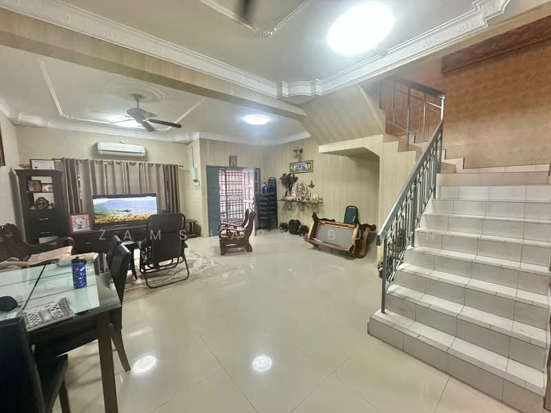 Rumah Teres 2 Tingkat untuk Dijual di Taman Pelangi Semenyih (Semenyih) - Zamshary Budin - Living Room - PropertyGuru.com.my