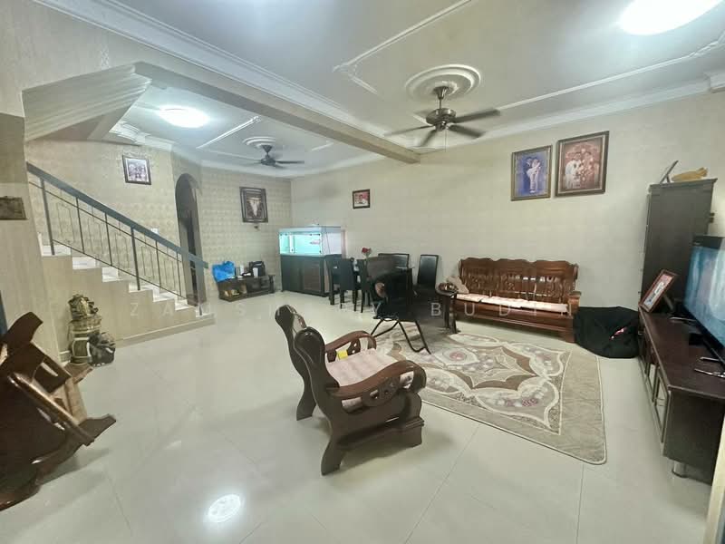 Rumah Teres 2 Tingkat untuk Dijual di Taman Pelangi Semenyih (Semenyih) - Zamshary Budin - Living Room - PropertyGuru.com.my