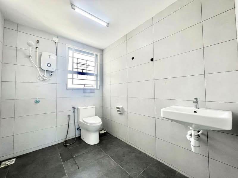 Service Residence for Sale at Residensi Sutera 7 - Azli Ibrahim - Bathroom - PropertyGuru.com.my