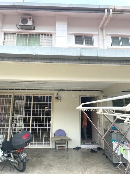 Rumah Teres 2 Tingkat untuk Dijual di Taman Pinggiran Putra (Seri Kembangan) - Brandon Yee - Exterior - PropertyGuru.com.my