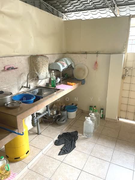 Rumah Teres 2 Tingkat untuk Dijual di Taman Pinggiran Putra (Seri Kembangan) - Brandon Yee - Kitchen - PropertyGuru.com.my