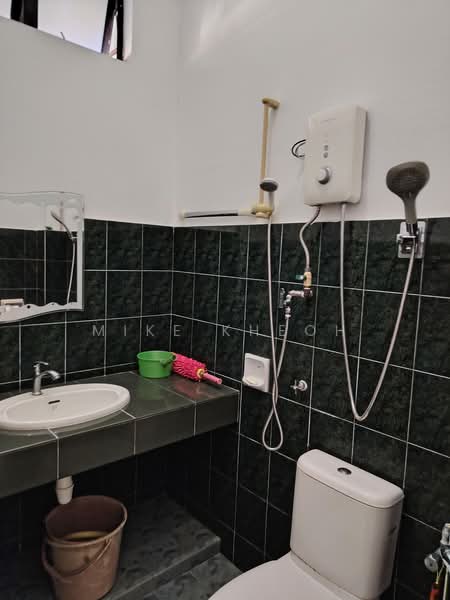 2.5-storey Terraced House for Sale in Sungai Ara (Penang) - Mike Kheoh - Bathroom - PropertyGuru.com.my